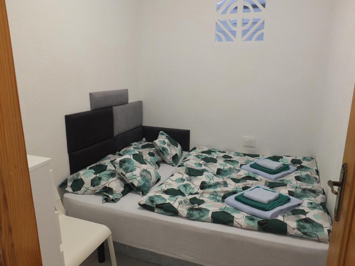 Neptuno Playa San Antonio Apartment
